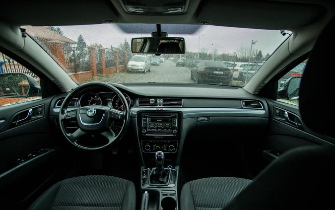 Skoda Superb cena 39900 przebieg: 218000, rok produkcji 2010 z Suwałki małe 704